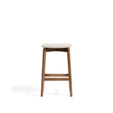 Hocker Evera aus Eichenfurnier mit Nussbaumfinish oder naturfarben und Chenille, 65 cm von Kave Home – Bild 5