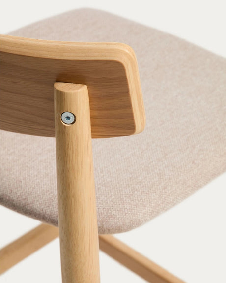 Hocker Evera mit Rückenlehne aus Eichenfurnier mit naturfarbenem Finish und beiger Chenille, 65 cm von Kave Home – Bild 9
