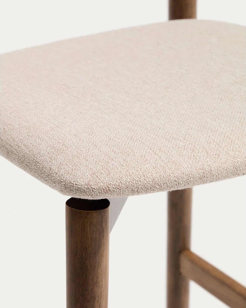 Hocker Evera mit Rückenlehne aus Eichenfurnier mit verschiedenen Finishes und Chenille, 65 cm von Kave Home – Bild 7