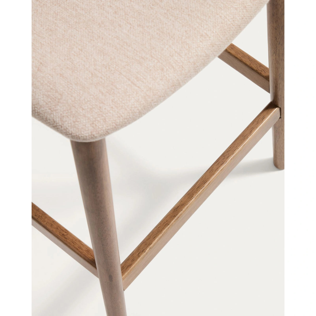 Hocker Evera mit Rückenlehne aus Eichenfurnier mit verschiedenen Finishes und Chenille, 65 cm von Kave Home – Bild 8