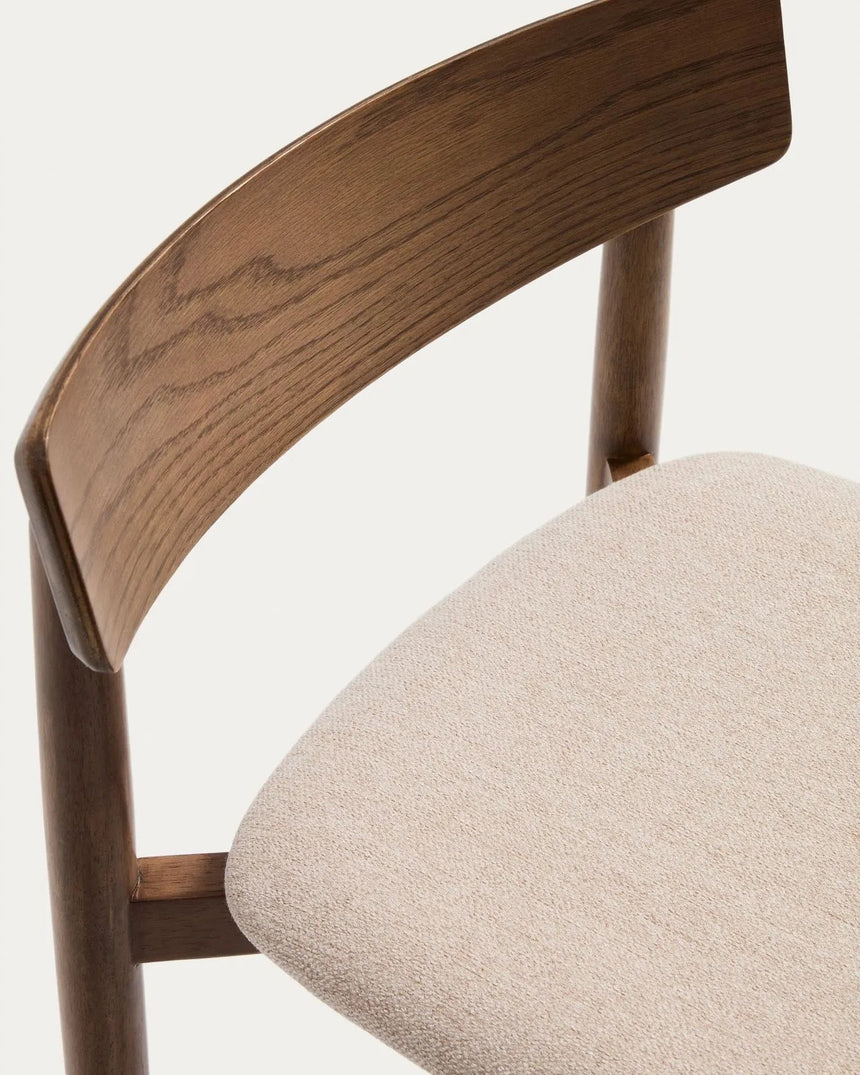 Hocker Evera mit Rückenlehne aus Eichenfurnier mit verschiedenen Finishes und Chenille, 65 cm von Kave Home – Bild 9