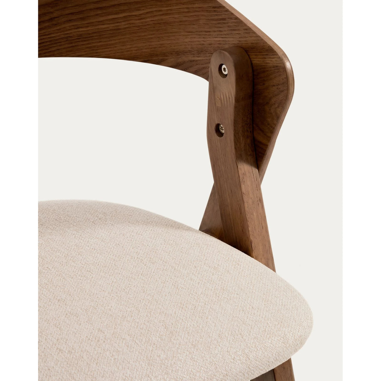 Hocker Godia aus Eichenfurnier mit Nussbaumfinish oder naturfarben und beiger Chenille von Kave Home – Bild 10