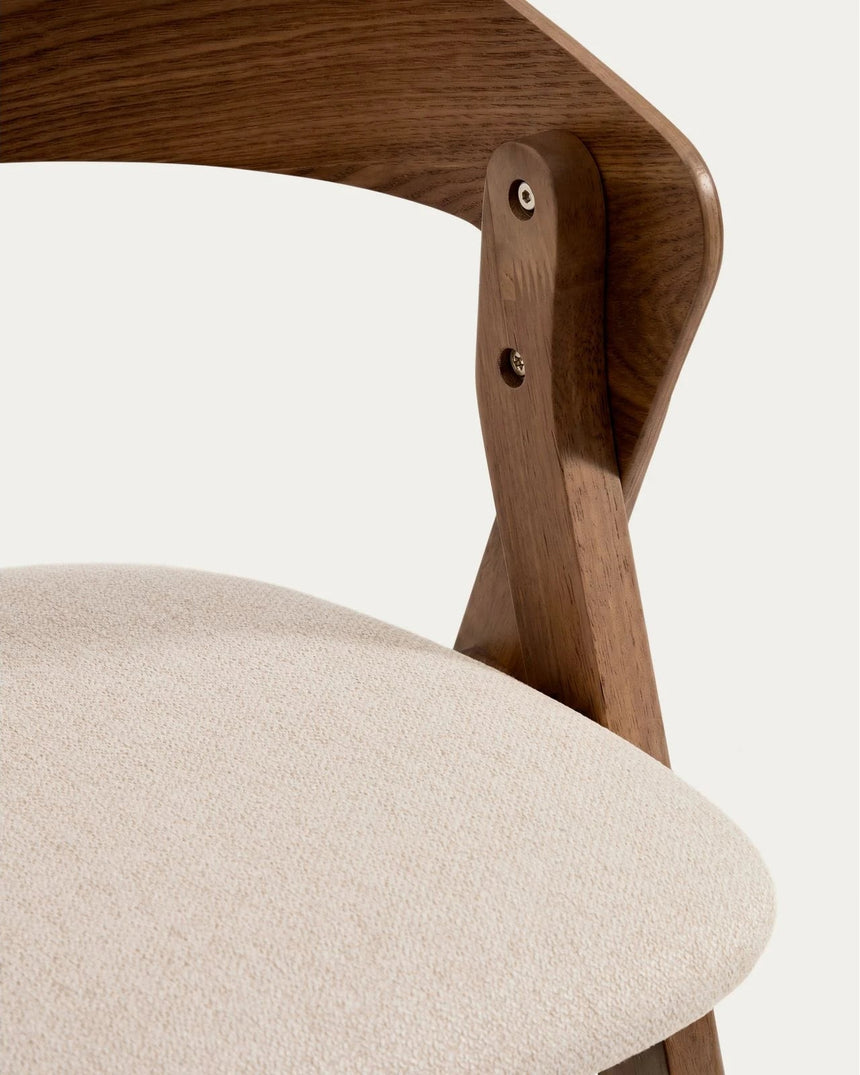 Hocker Godia aus Eichenfurnier mit Nussbaumfinish oder naturfarben und beiger Chenille von Kave Home – Bild 10