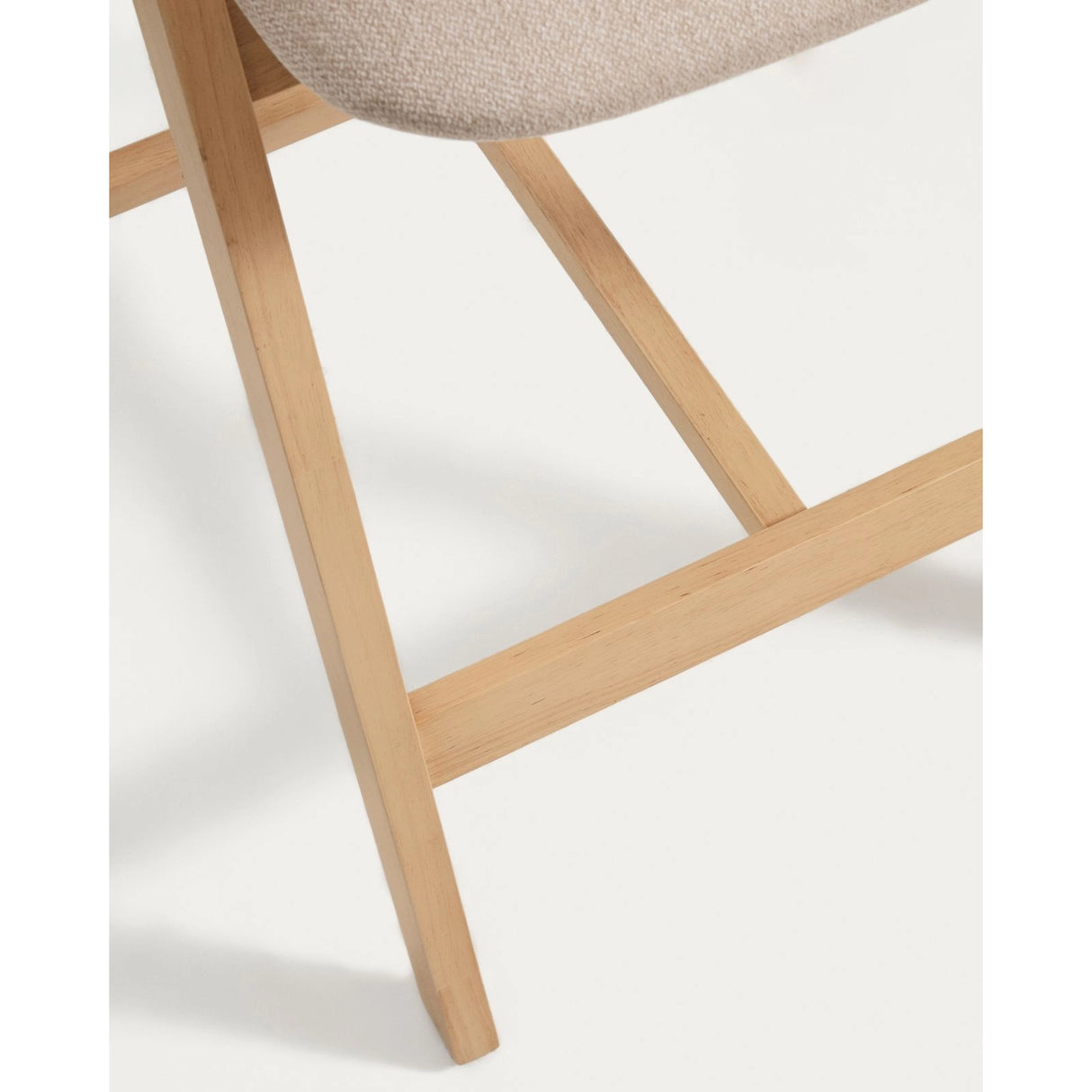 Hocker Godia aus Eichenfurnier mit naturfarbenem Finish und beiger Chenille von Kave Home – Bild 10