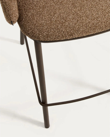 Hocker Maina aus dicker Chenille und Stahlbeinen mit Beschichtung FSC Mix Credit 65 cm von Kave Home – Bild 10