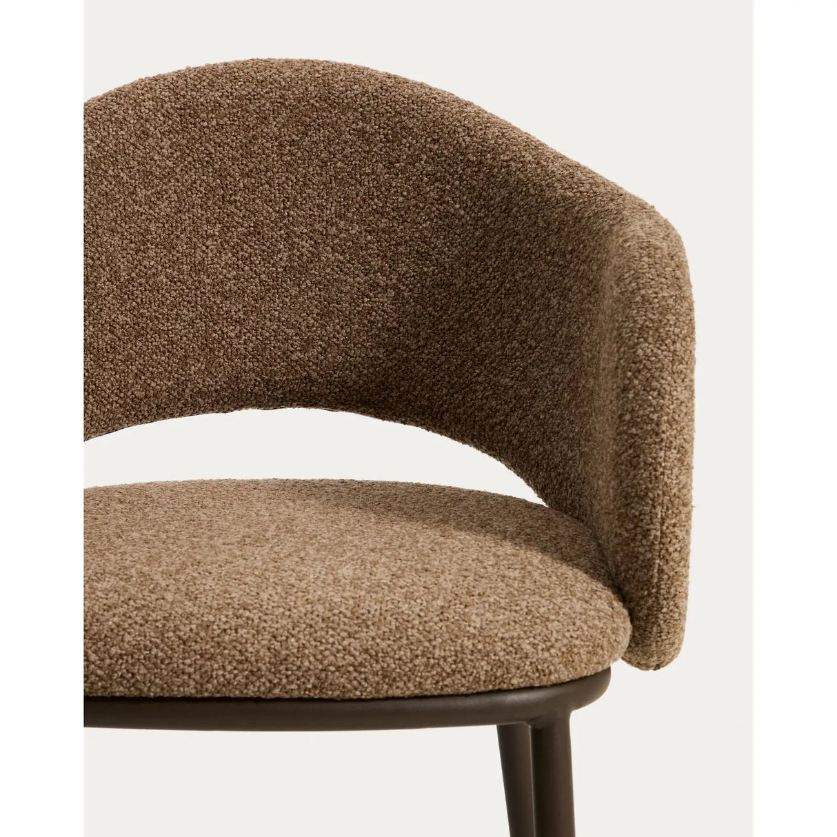 Hocker Maina aus dicker Chenille und Stahlbeinen mit Beschichtung FSC Mix Credit 65 cm von Kave Home – Bild 7