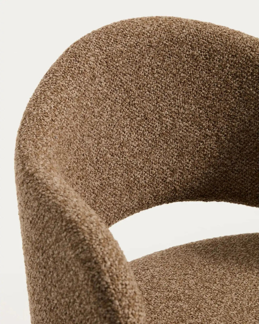 Hocker Maina aus dicker Chenille und Stahlbeinen mit Beschichtung FSC Mix Credit 65 cm von Kave Home – Bild 9