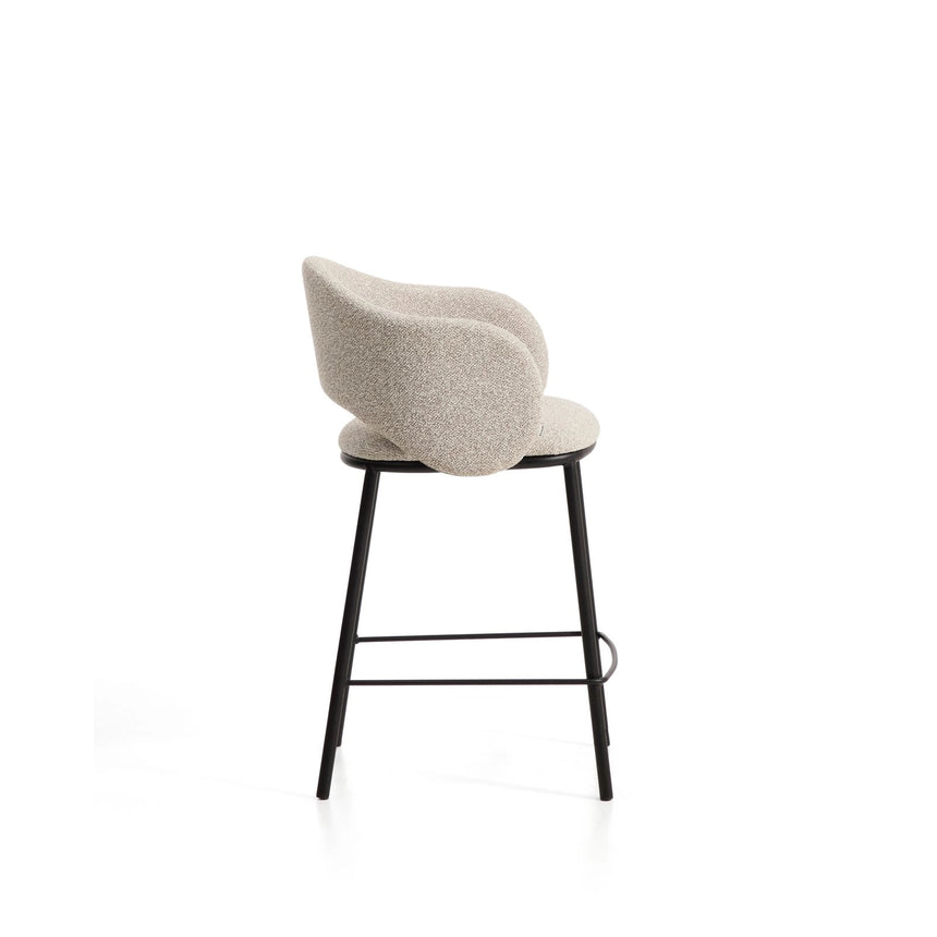 Hocker Maina aus dicker beigefarbener Chenille und Stahlbeinen mit schwarzer Beschichtung FSC Mix Credit 65 cm von Kave Home – Bild 3