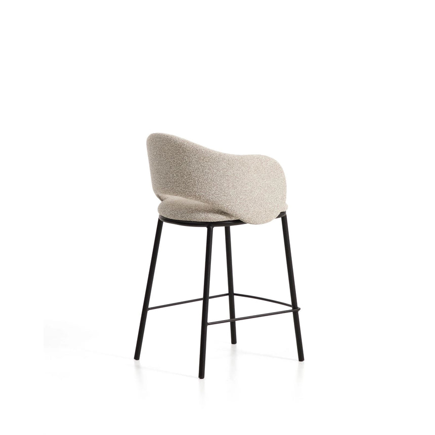 Hocker Maina aus dicker beigefarbener Chenille und Stahlbeinen mit schwarzer Beschichtung FSC Mix Credit 65 cm von Kave Home – Bild 4