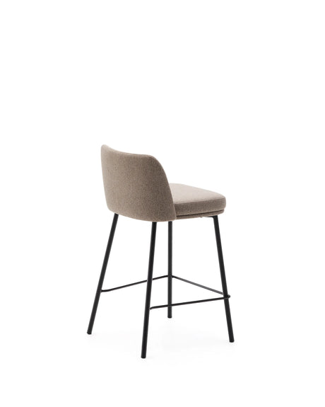 Hocker Minami aus braunem Chenille mit Stahlbeinen in Schwarz Höhe 65 cm von Kave Home – Produktbild 2