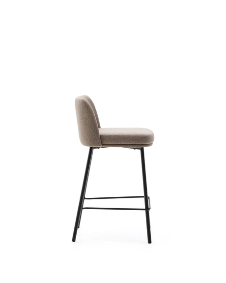 Hocker Minami aus braunem Chenille mit Stahlbeinen in Schwarz Höhe 65 cm von Kave Home – Produktbild 3