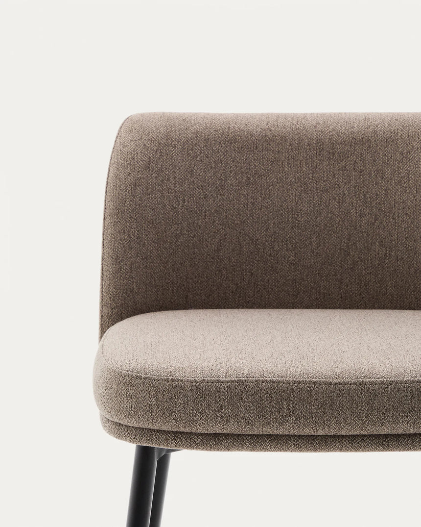 Hocker Minami aus braunem Chenille mit Stahlbeinen in Schwarz Höhe 65 cm von Kave Home – Produktbild 9