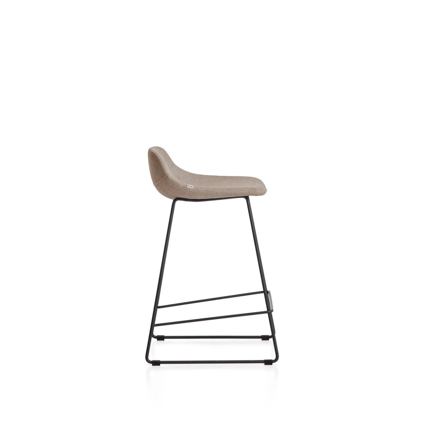 Hocker Zahara mit Chenille und Stahlbeinen mit schwarzem Finish, 65 cm, FSC 100 % von Kave Home – Bild 3