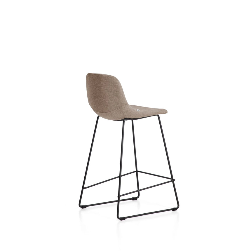 Hocker Zahara mit Chenille und Stahlbeinen mit schwarzem Finish, 65 cm, FSC 100 % von Kave Home – Bild 4