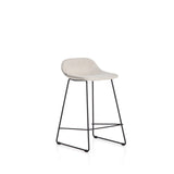 Hocker Zahara mit beiger Chenille und Stahlbeinen mit schwarzem Finish, 65 cm, FSC 100 % von Kave Home – Bild 1