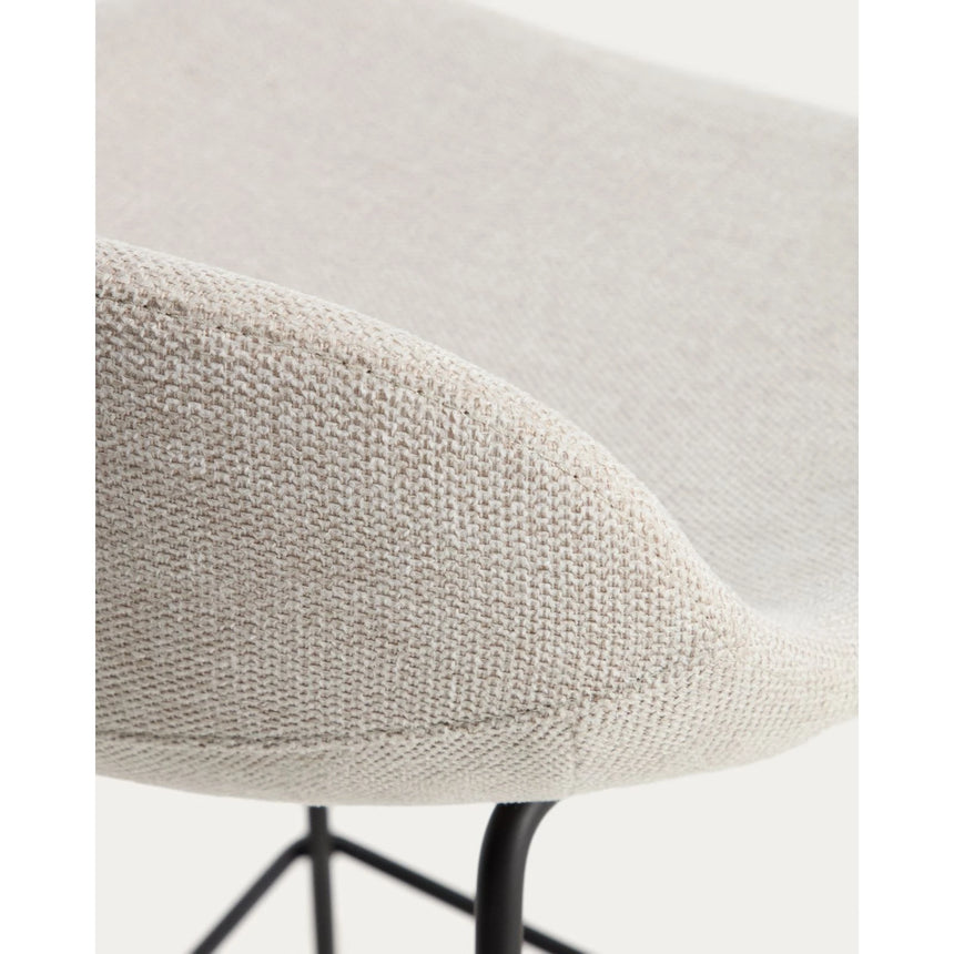 Hocker Zahara mit beiger Chenille und Stahlbeinen mit schwarzem Finish, 65 cm, FSC 100 % von Kave Home – Bild 8