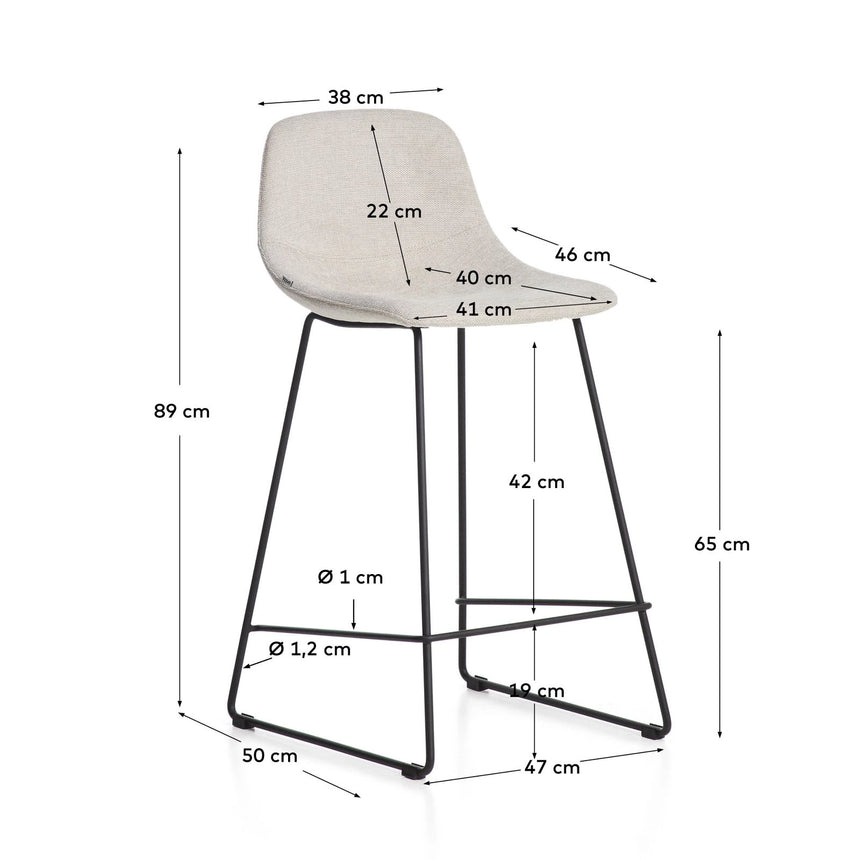 Hocker Zahara mit beiger Chenille und Stahlbeinen mit schwarzem Finish, 65 cm, FSC 100 % von Kave Home – Bild 2