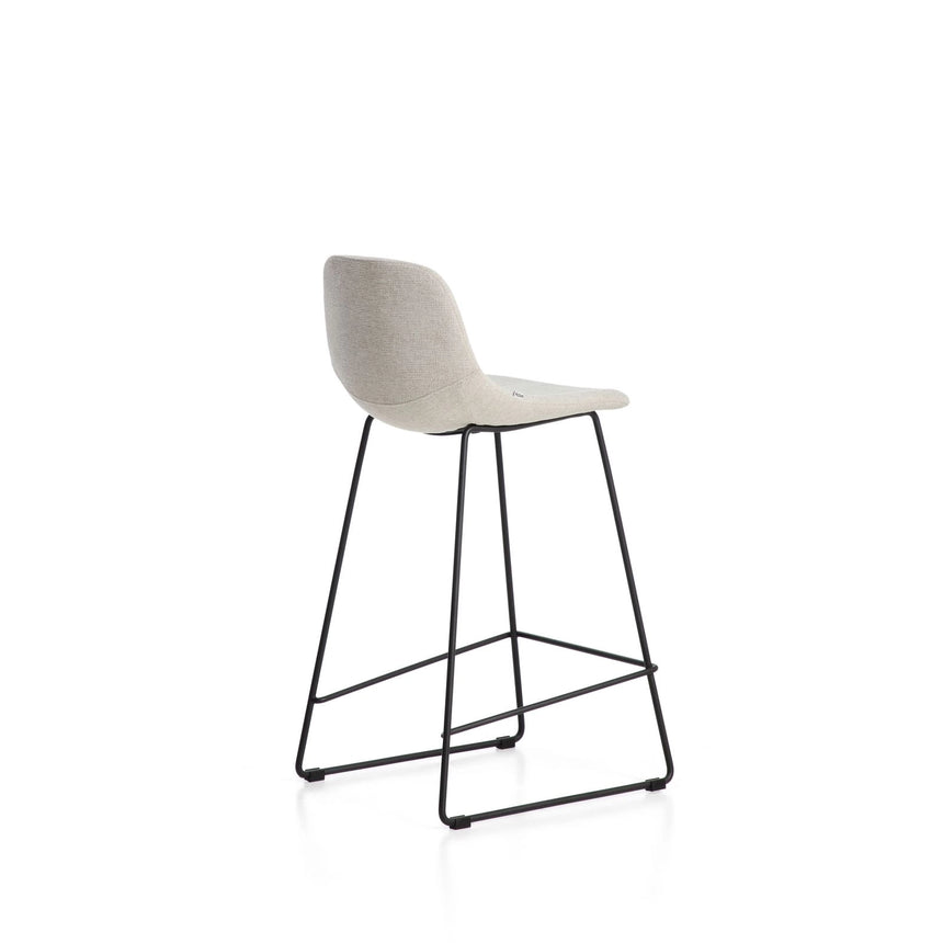 Hocker Zahara mit beiger Chenille und Stahlbeinen mit schwarzem Finish, 76 cm, FSC 100 % von Kave Home – Bild 4
