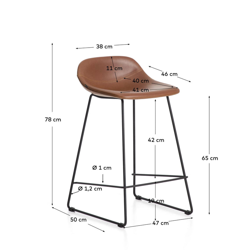 Hocker Zahara mit braunem Polyurethan und Stahlbeinen mit schwarzem Finish, 65 cm, FSC 100 % von Kave Home – Bild 2