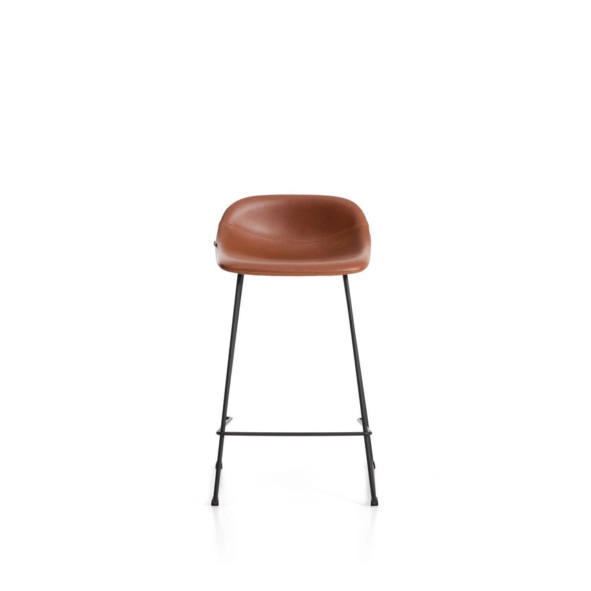 Hocker Zahara mit braunem Polyurethan und Stahlbeinen mit schwarzem Finish, 65 cm, FSC 100 % von Kave Home – Bild 5