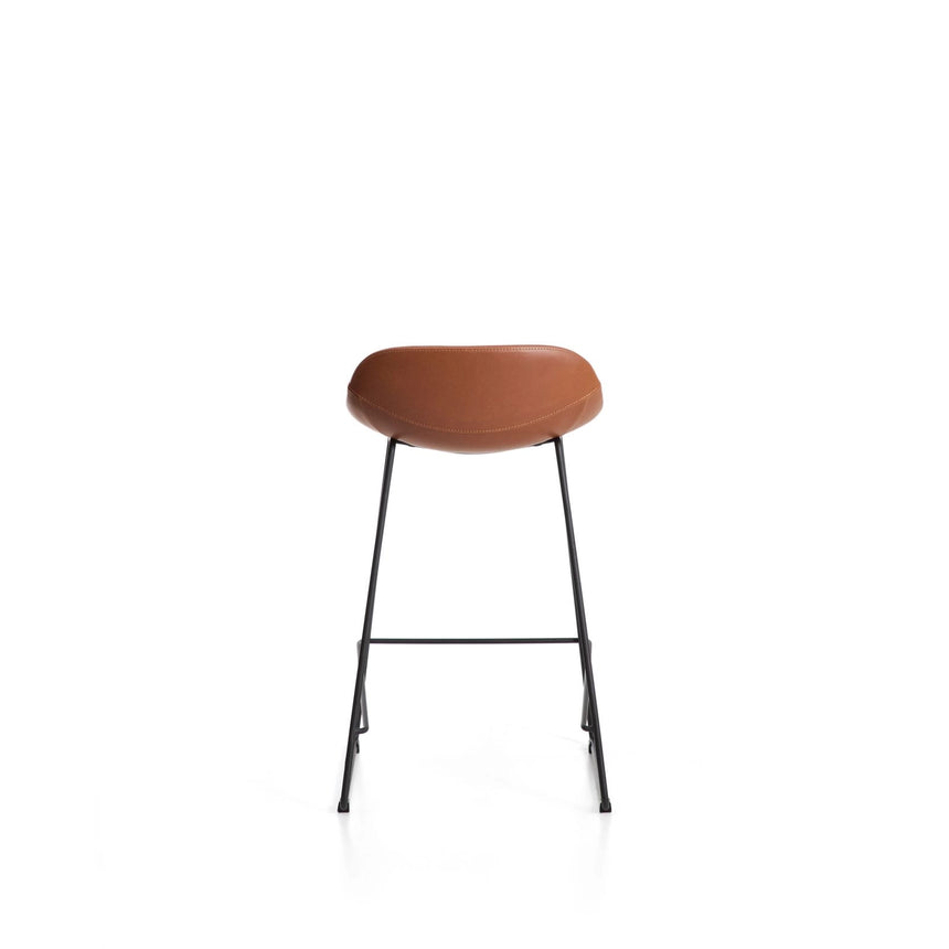 Hocker Zahara mit braunem Polyurethan und Stahlbeinen mit schwarzem Finish, 65 cm, FSC 100 % von Kave Home – Bild 6