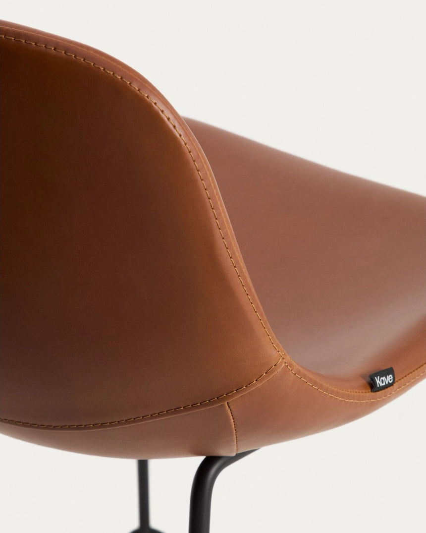 Hocker Zahara mit braunem Polyurethan und Stahlbeinen mit schwarzem Finish, 65 cm, FSC 100 % von Kave Home – Bild 8