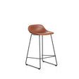 Hocker Zahara mit braunem Polyurethan und Stahlbeinen mit schwarzem Finish, 76 cm, FSC 100 % von Kave Home – Bild 1