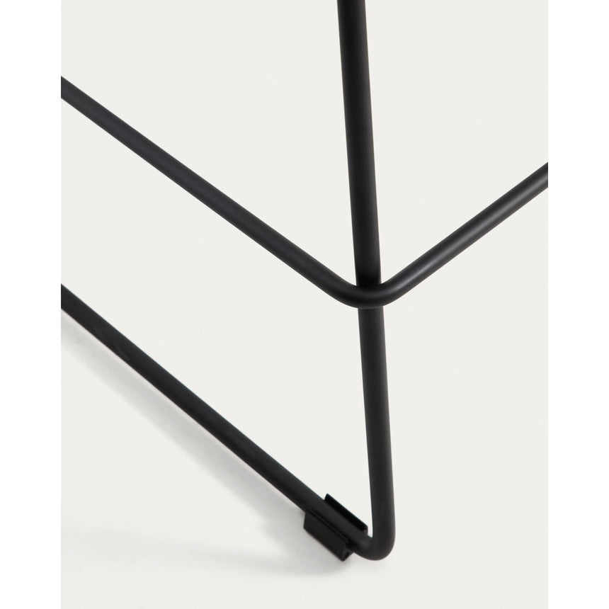Hocker Zahara mit braunem Polyurethan und Stahlbeinen mit schwarzem Finish, 76 cm, FSC 100 % von Kave Home – Bild 10