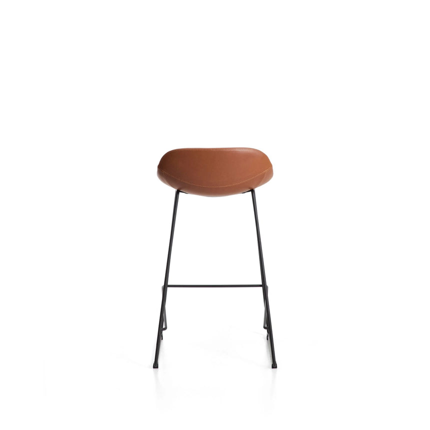 Hocker Zahara mit braunem Polyurethan und Stahlbeinen mit schwarzem Finish, 76 cm, FSC 100 % von Kave Home – Bild 6