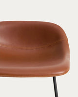 Hocker Zahara mit braunem Polyurethan und Stahlbeinen mit schwarzem Finish, 76 cm, FSC 100 % von Kave Home – Bild 7