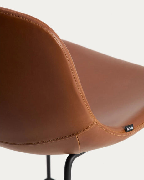 Hocker Zahara mit braunem Polyurethan und Stahlbeinen mit schwarzem Finish, 76 cm, FSC 100 % von Kave Home – Bild 8