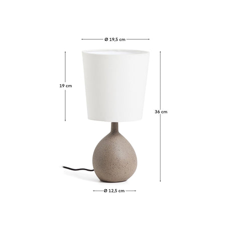 Kleine Tischlampe Viona in strukturierter Steinoptik mit einem Lampenschirm aus Baumwolle von Kave Home – Bild 3