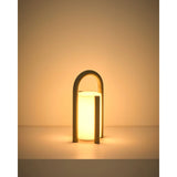 Kleine tragbare Tischlampe Leros aus Polyethylen und Stahl von Kave Home – Bild 10