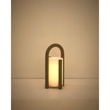 Kleine tragbare Tischlampe Leros aus Polyethylen und Stahl von Kave Home – Bild 12