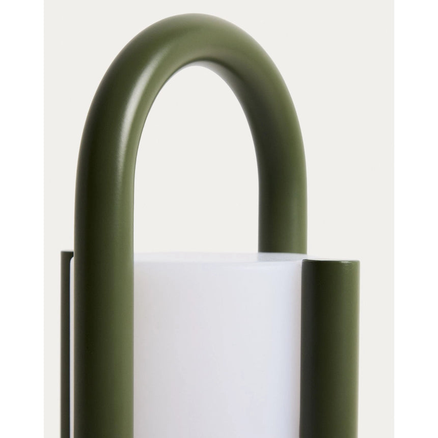 Kleine tragbare Tischlampe Leros aus Polyethylen und grünem Stahl von Kave Home – Bild 15