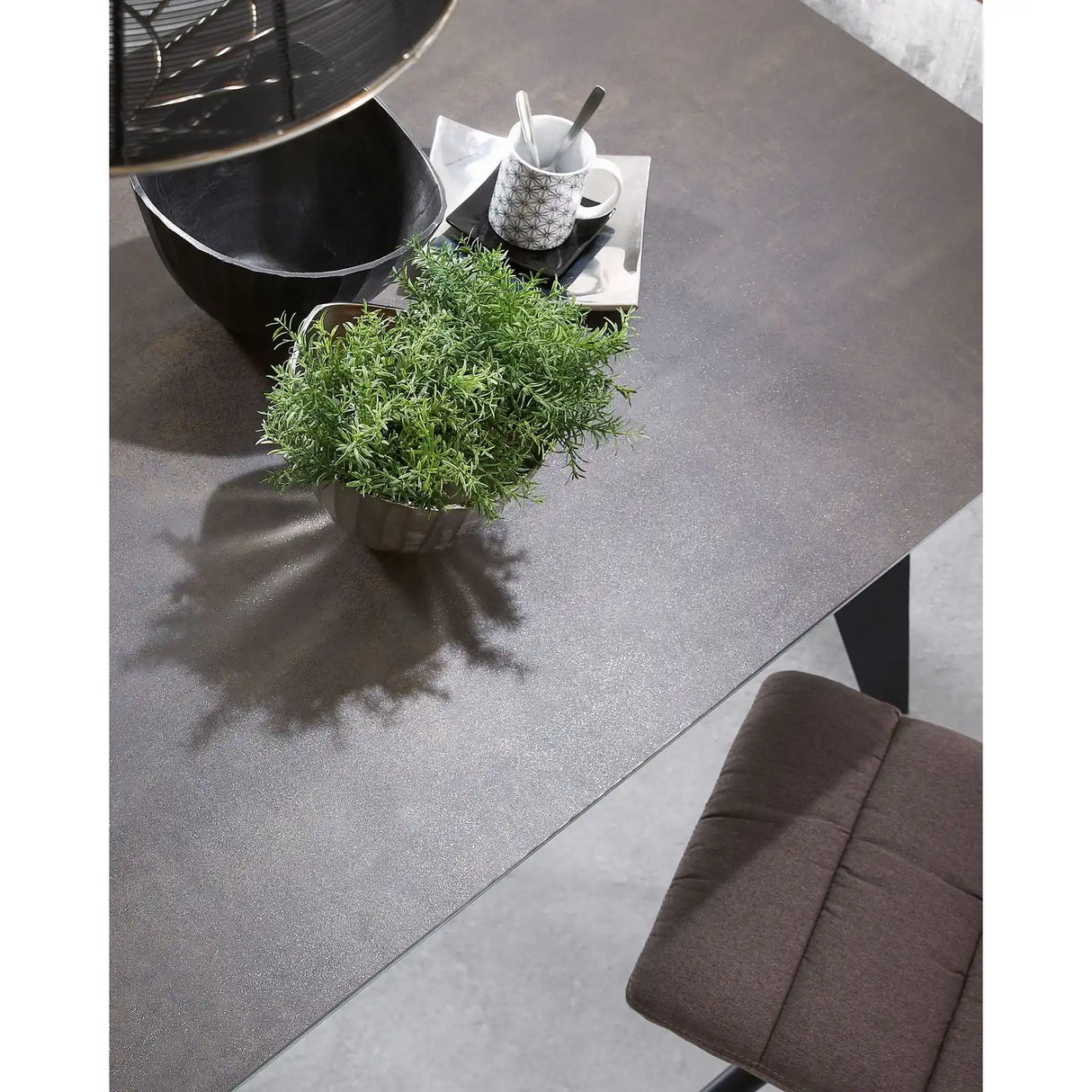 Koda Tisch aus Feinsteinzeug mit Iron Moss Finish und schwarzen Stahlbeinen  200 x 100 cm von Kave Home – Produktbild 4
