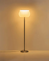 LED-Stehlampe Leruna aus satiniertem Glas und Metall mit verzinktem Finish von Kave Home – Bild 4