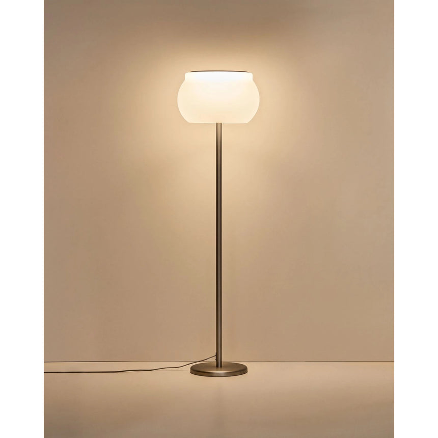 LED-Stehlampe Leruna aus satiniertem Glas und Metall mit verzinktem Finish von Kave Home – Bild 8
