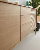 Lenon Sideboard 3 Türen 3 Schubladen Eichenholz und -furnier 200 x 86 cm FSC MIX Credit von Kave Home – Bild 3