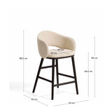 Maina Hocker aus beigem dickem Chenille mit Beinen aus massivem Eschenholz in Walnussoptik, FSC Mix Credit 65 cm von Kave Home – Bild 2