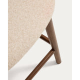 Maina Hocker aus beigem dickem Chenille mit Beinen aus massivem Eschenholz in Walnussoptik, FSC Mix Credit 65 cm von Kave Home – Bild 9