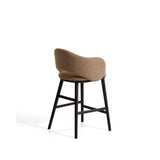 Maina Hocker aus braunem dickem Chenille und Beinen aus massivem Eschenholz mit Finish in Ebenholzoptik FSC Mix Credit 65 cm von Kave Home – Bild 3