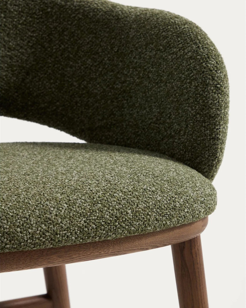 Maina Hocker aus dickem Chenille mit Beinen aus massivem Eschenholz, FSC Mix Credit 65 cm von Kave Home – Bild 8