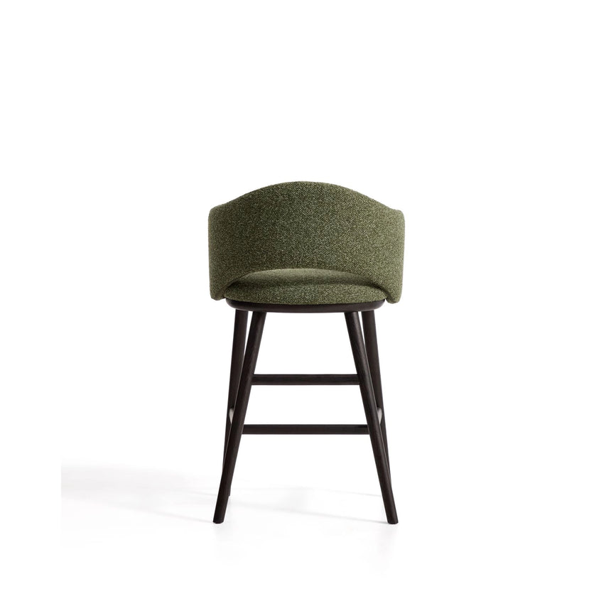 Maina Hocker aus grünem dickem Chenille mit Beinen aus massivem Eschenholz in Ebenholzoptik, FSC Mix Credit 65 cm von Kave Home – Bild 6