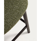 Maina Hocker aus grünem dickem Chenille mit Beinen aus massivem Eschenholz in Ebenholzoptik, FSC Mix Credit 65 cm von Kave Home – Bild 9
