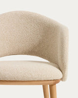Maina Stuhl aus beigem dickem Chenille mit Beinen aus massivem Eschenholz in Naturton, FSC Mix Credit von Kave Home – Bild 7