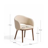 Maina Stuhl aus beigem dickem Chenille mit Beinen aus massivem Eschenholz in Walnussoptik, FSC Mix Credit von Kave Home – Bild 2