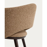 Maina Stuhl aus braunem dickem Chenille mit Beinen aus massivem Eschenholz in Ebenholzoptik, FSC Mix Credit von Kave Home – Bild 10
