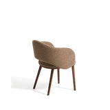 Maina Stuhl aus braunem dickem Chenille mit Beinen aus massivem Eschenholz in Walnussoptik, FSC Mix Credit von Kave Home – Bild 4