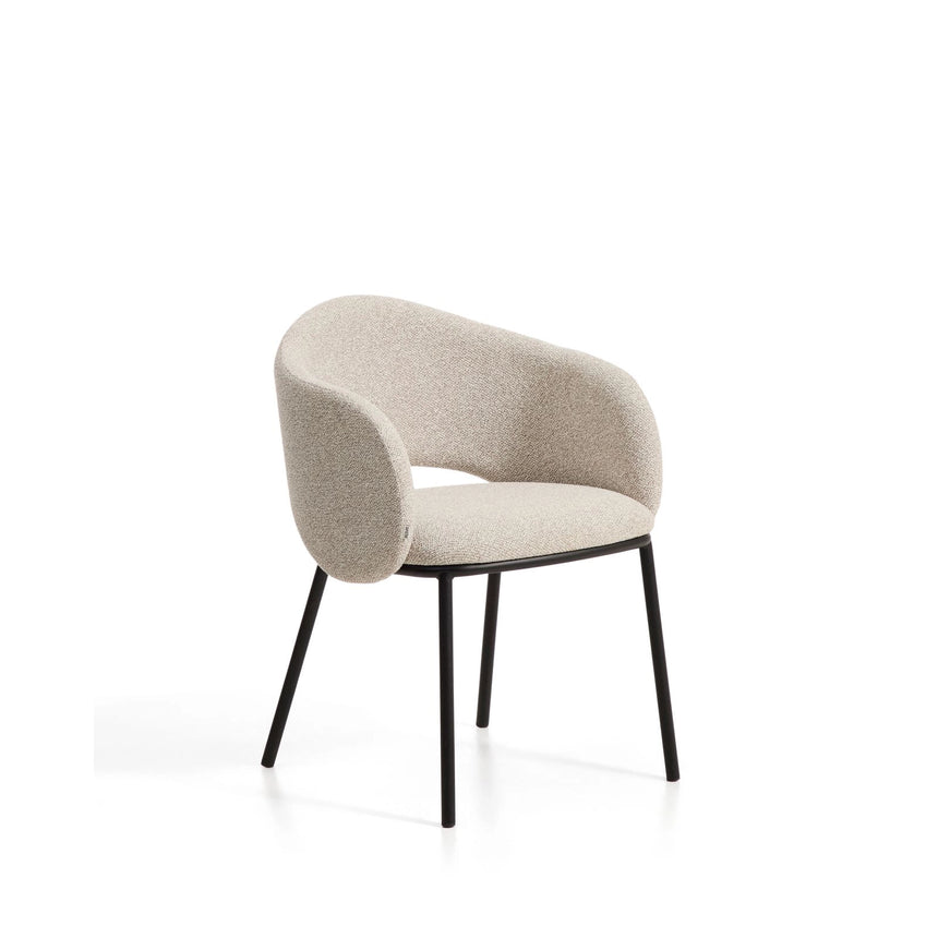 Maina Stuhl aus dicker beigefarbener Chenille mit schwarzen Stahlbeinen mit schwarzer Beschichtung FSC Mix Credit von Kave Home – Bild 1